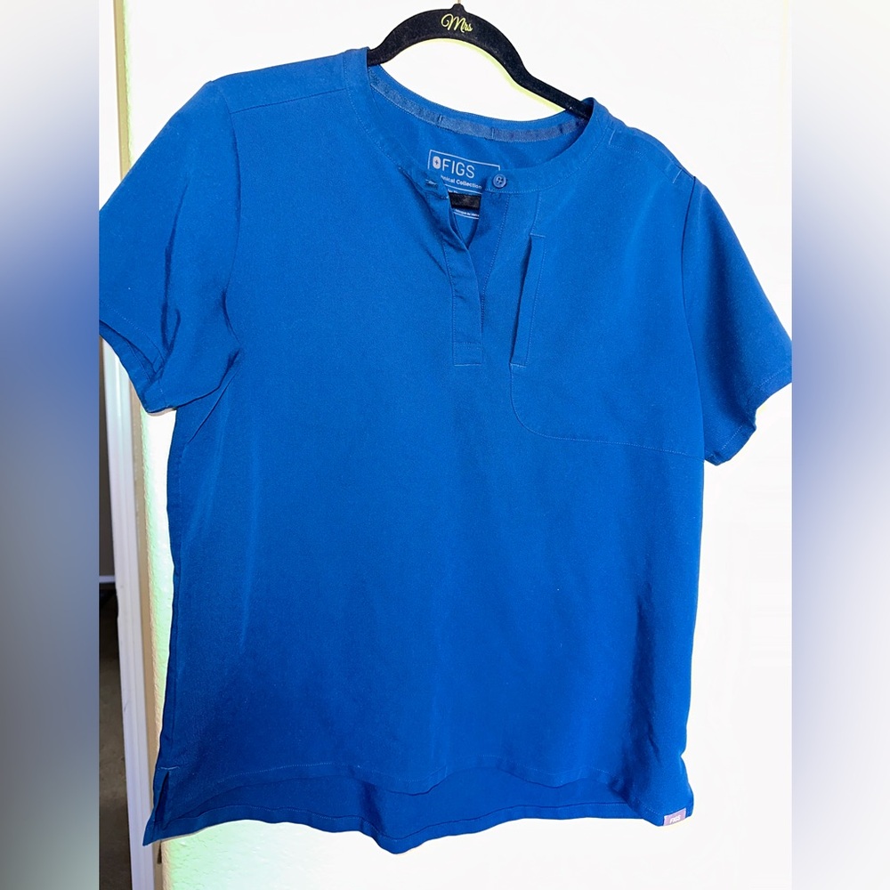 FIGS scrub top